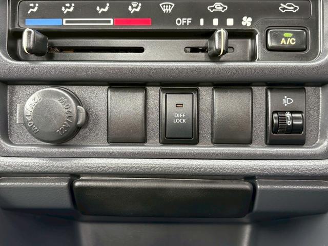 0840088A30260622W00111.jpg