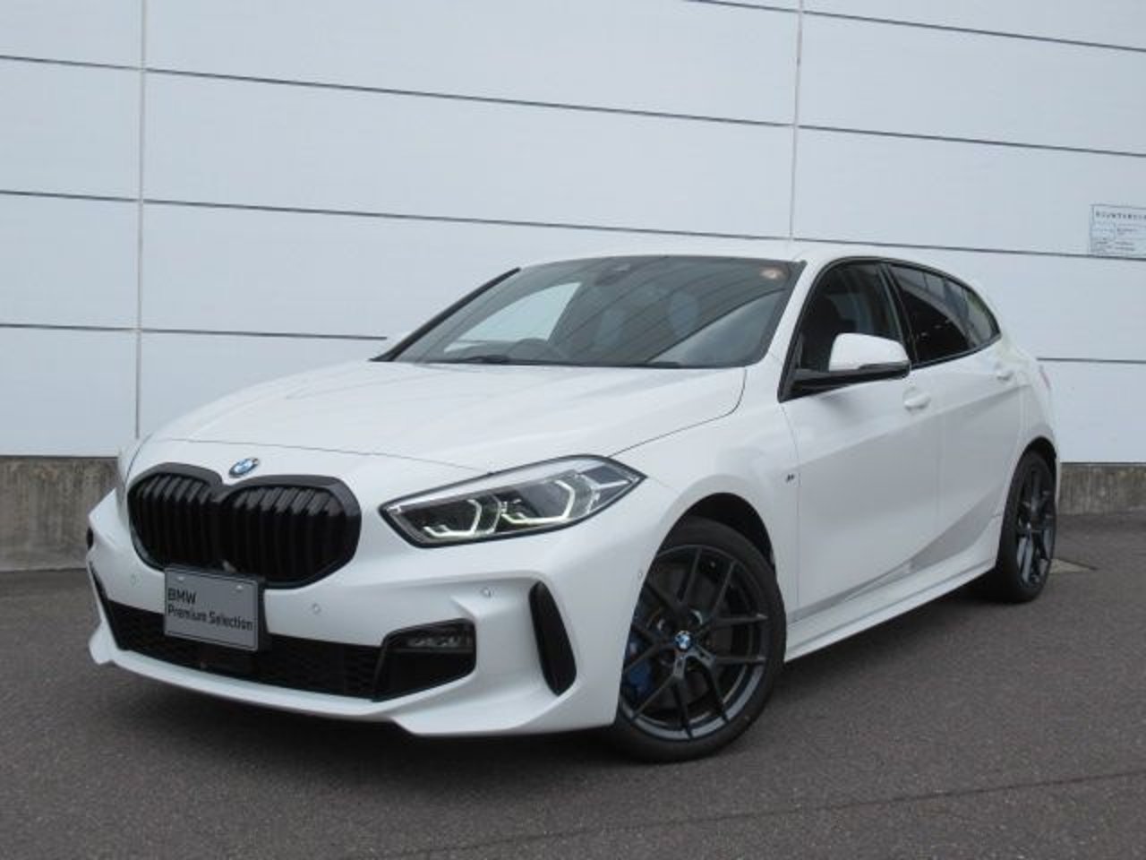 2021 BMW 1, photo 1 of 1