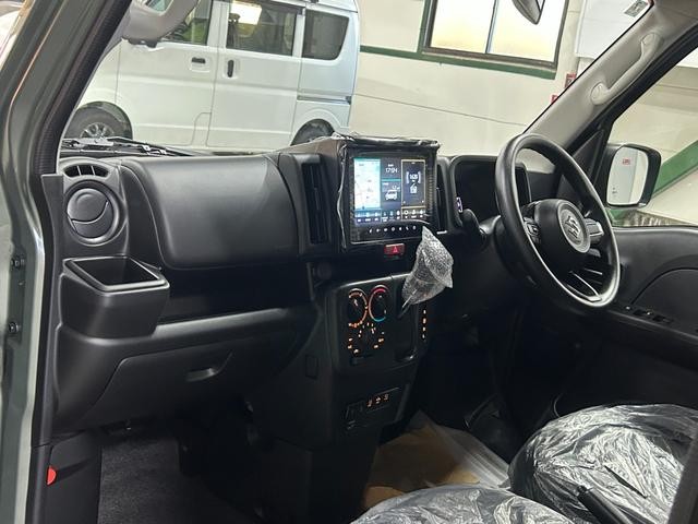 1021059A30260824W00118.jpg