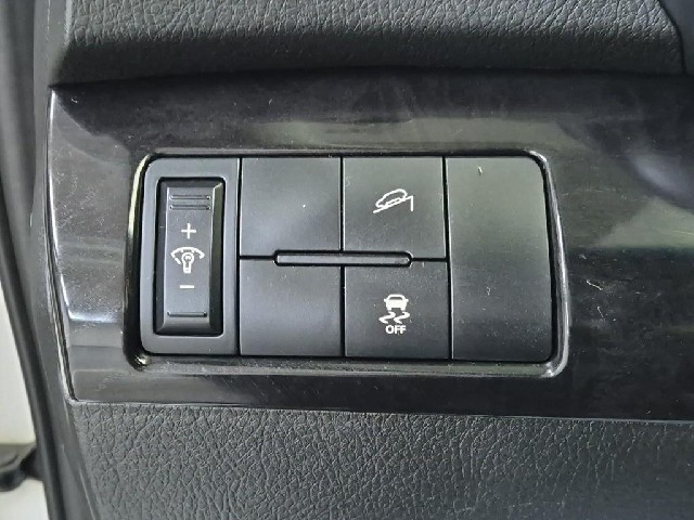 6081000299R19.jpg