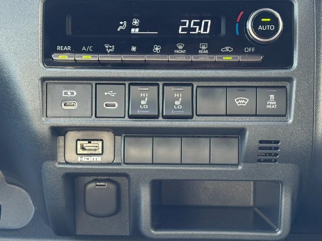 0206645A30261021W00103.jpg