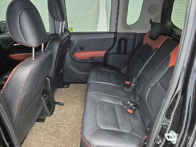 6081501186R12.jpg