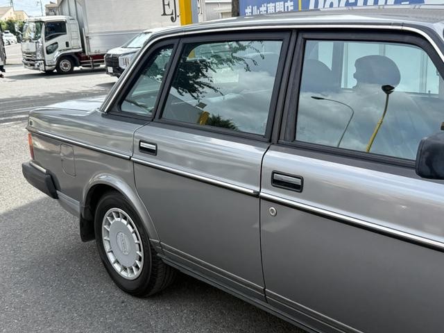 9571870A30260807W00116.jpg
