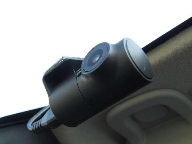 27078578_carP_l_2.jpg