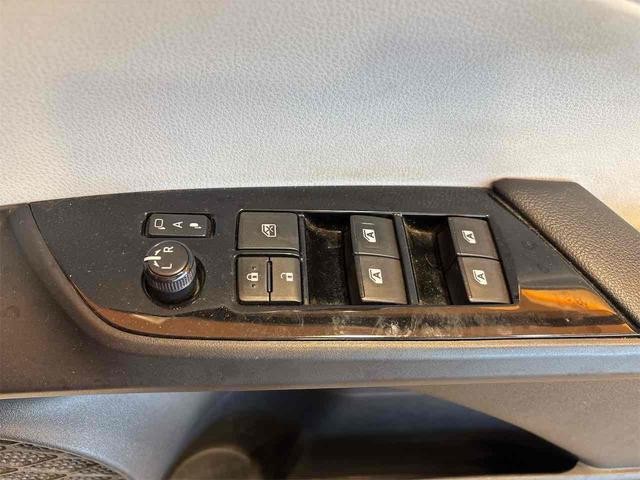 0704639A30261005W00514.jpg