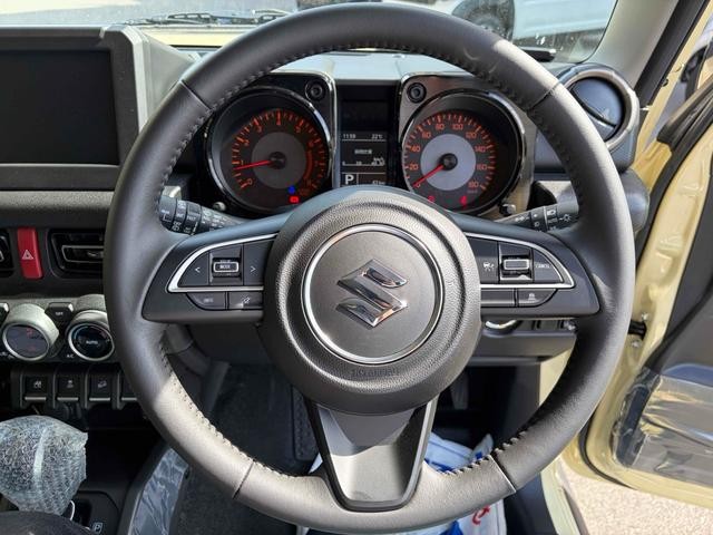 0701359A30261023W00502.jpg