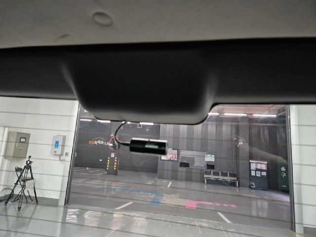 6081001711R18.jpg