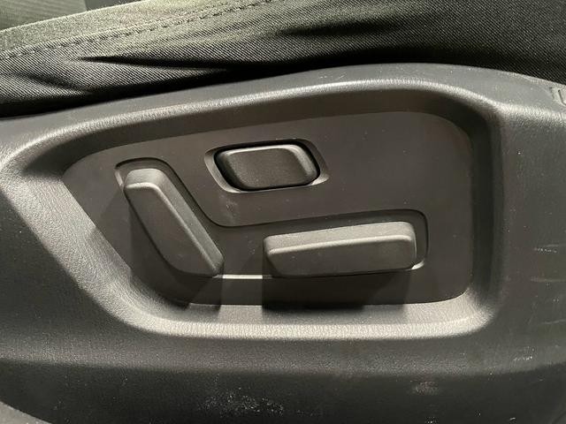 0704328A30261021W00108.jpg