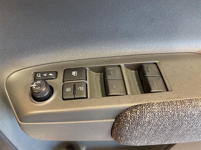0704639A30261005W00116.jpg