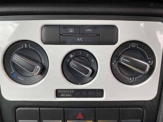 0900272A30260604W00106.jpg