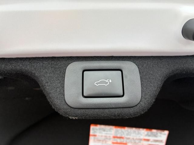 0560656A30260927W00616.jpg