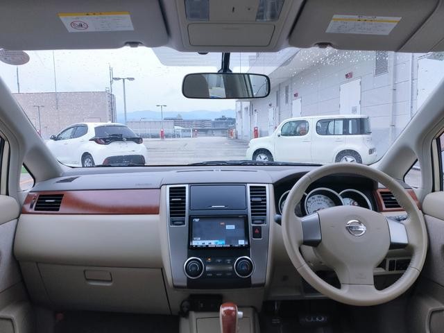 0704538A30260604W00117.jpg