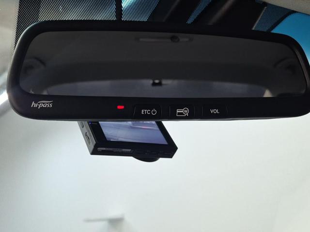 6031001558R15.jpg
