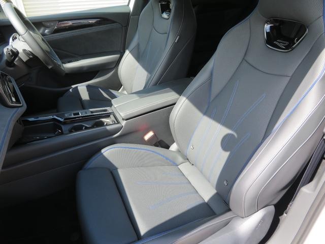 9730792A30260920W00107.jpg