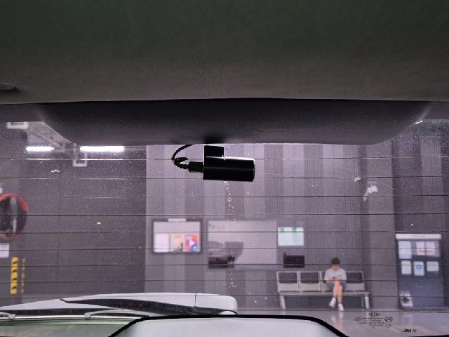 6081000760R18.jpg