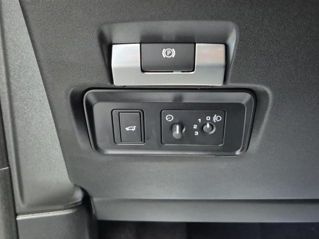 6031500995R18.jpg