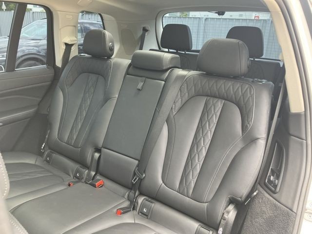 38dfd750a4ade0b36cdf41948391617e.jpg