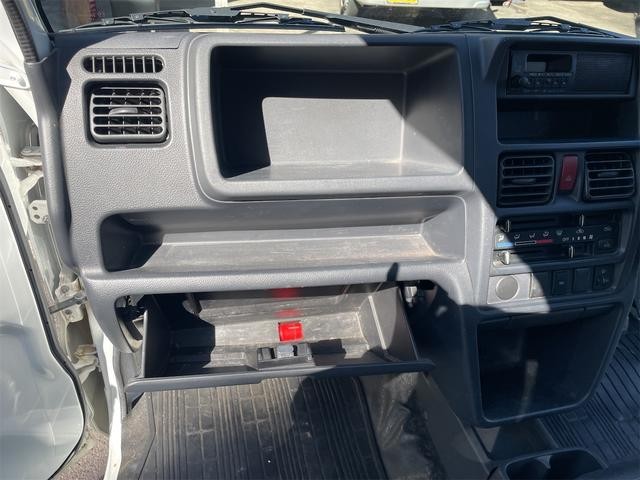 0128535A30261008W00207.jpg