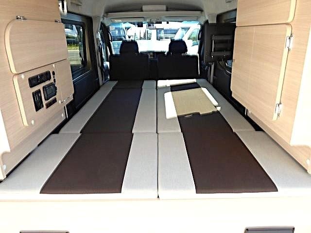 0203025A30260928W00214.jpg