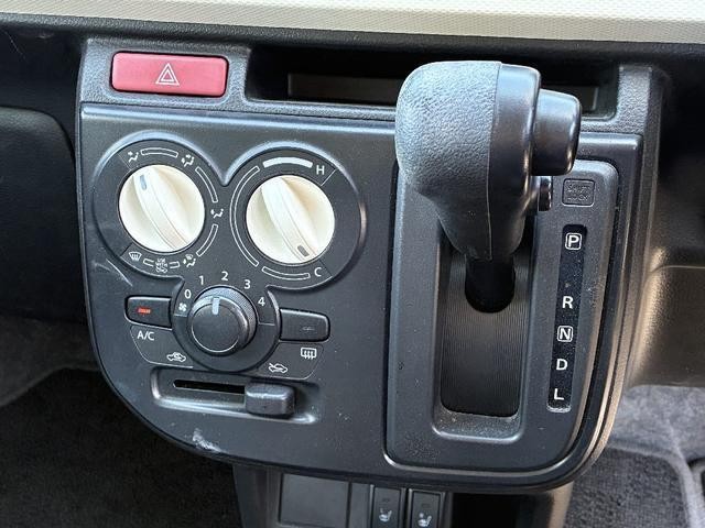 0902396A30260605W00106.jpg