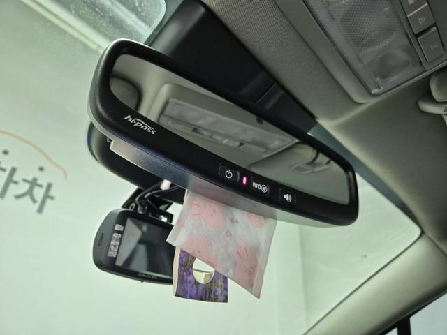 6011000790R16.jpg