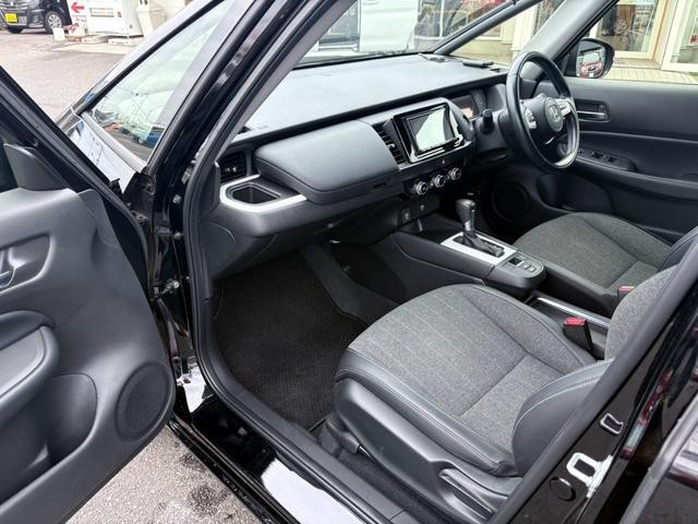 0560808A30261021W00216.jpg