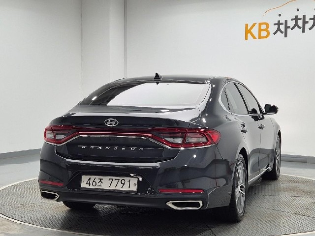 6081000676R3.jpg
