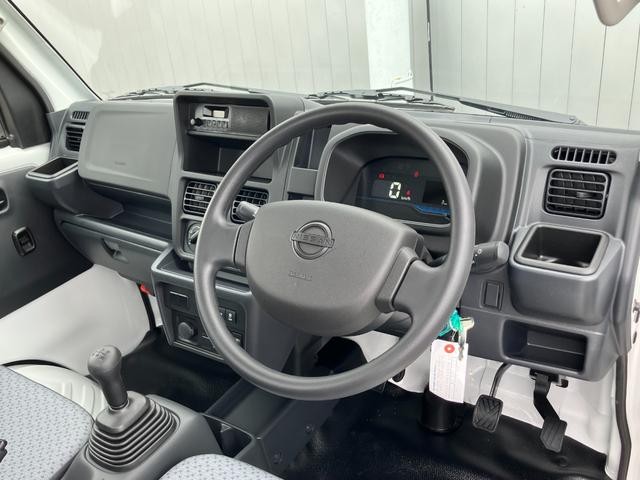 9031195A30260903W00101.jpg