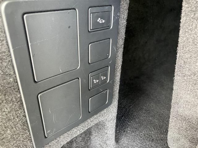 0803432A30260420W00316.jpg