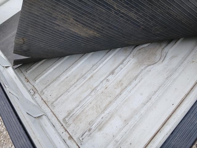 0510852A30261021W00114.jpg