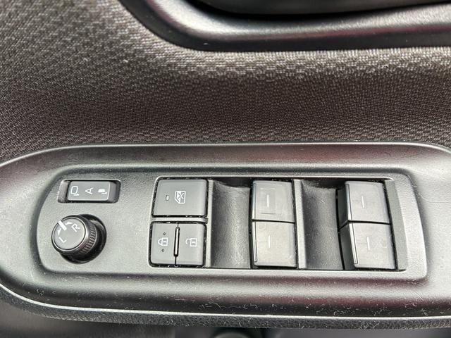 1001951A30261021W00712.jpg