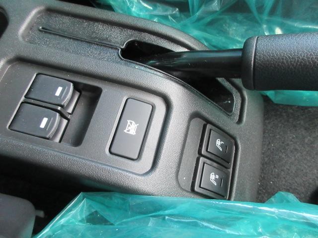 0700145A30261022W00116.jpg