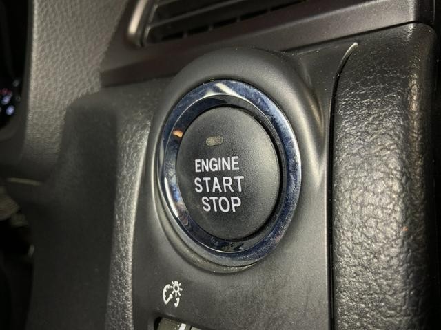 0561150A30261015W00118.jpg