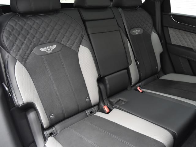 9200363A30261007W00113.jpg