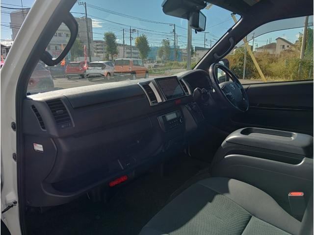 0570706A30261021W00118.jpg