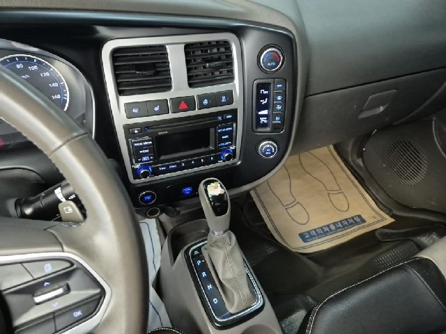 6081500740R9.jpg