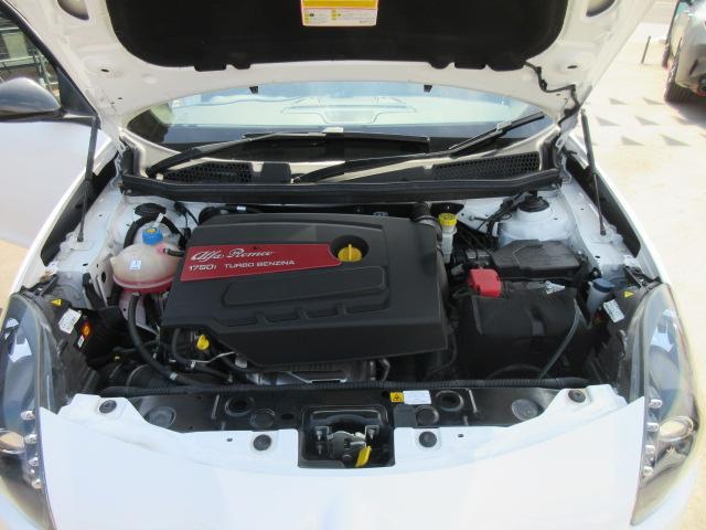 0561088A30260512W00116.jpg