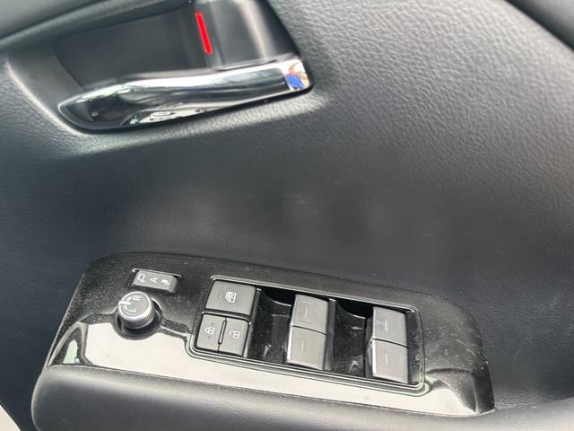1201120A30260507W00205.jpg
