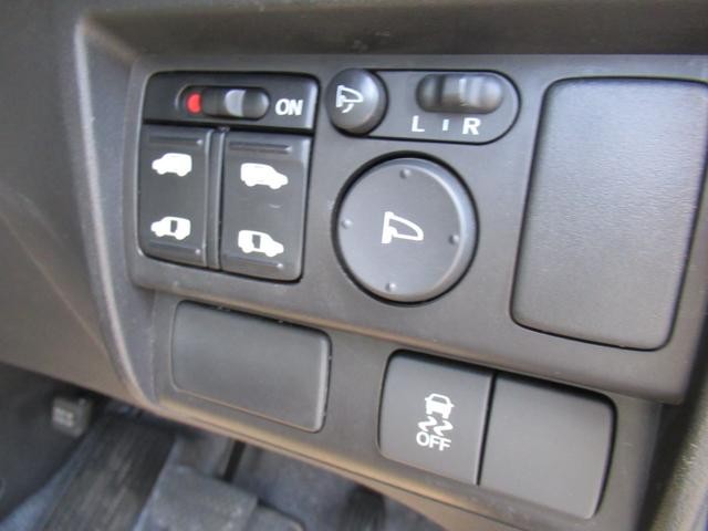 0703310A30261029W00111.jpg