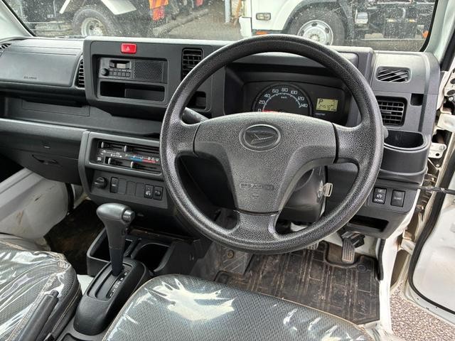 0560787A30261022W00103.jpg