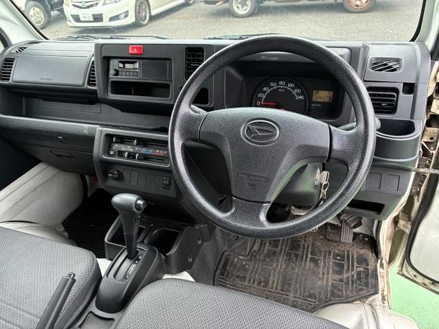 0560787A30261020W00203.jpg