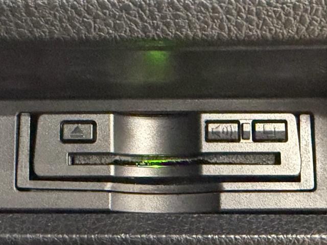 0700675A30261029W00112.jpg