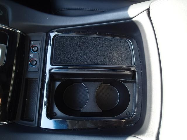 1020097A30260730W00215.jpg