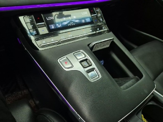 6081000844R8.jpg