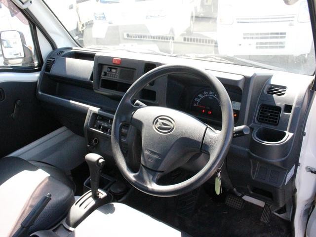 0700067A30261009W00202.jpg