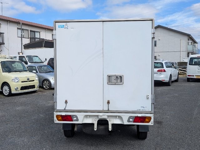 9fe19ddb8560a170b1047d95e38009de.jpg