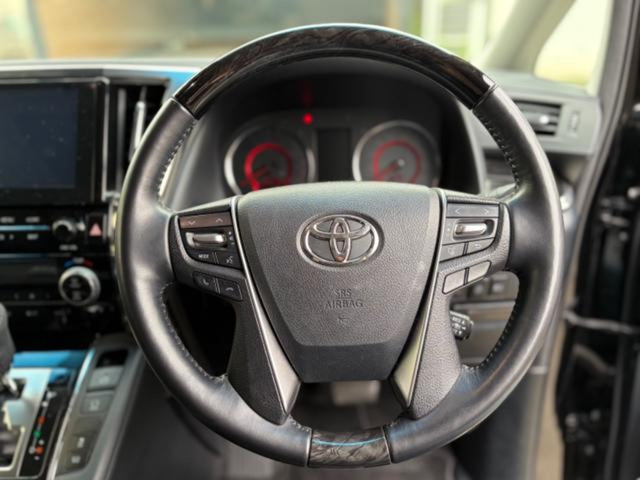 2022 Toyota Alphard, photo 2 of 3