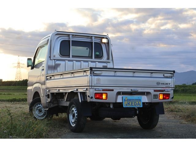 0551702A30261019W00103.jpg