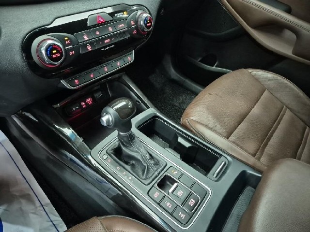 6081000863R8.jpg