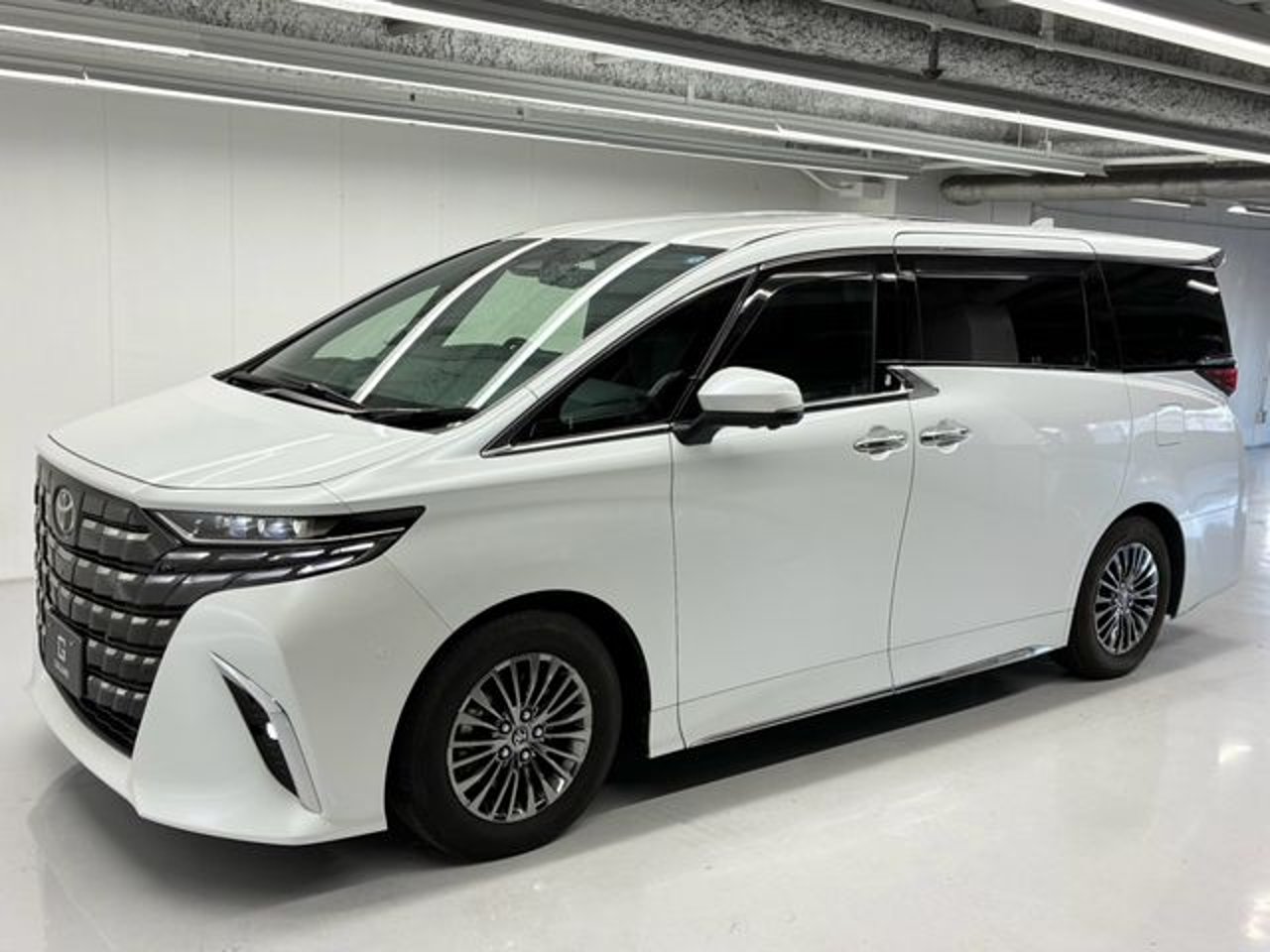 2023 Toyota Alphard, photo 1 of 1